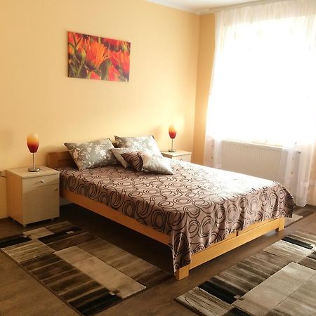 B&B Zmajevo Gnezdo 021 Sremska Kamenica Buitenkant foto