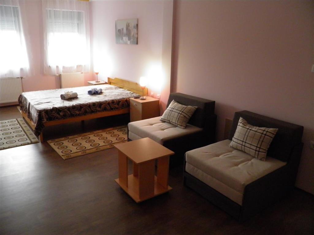 B&B Zmajevo Gnezdo 021 Sremska Kamenica Buitenkant foto