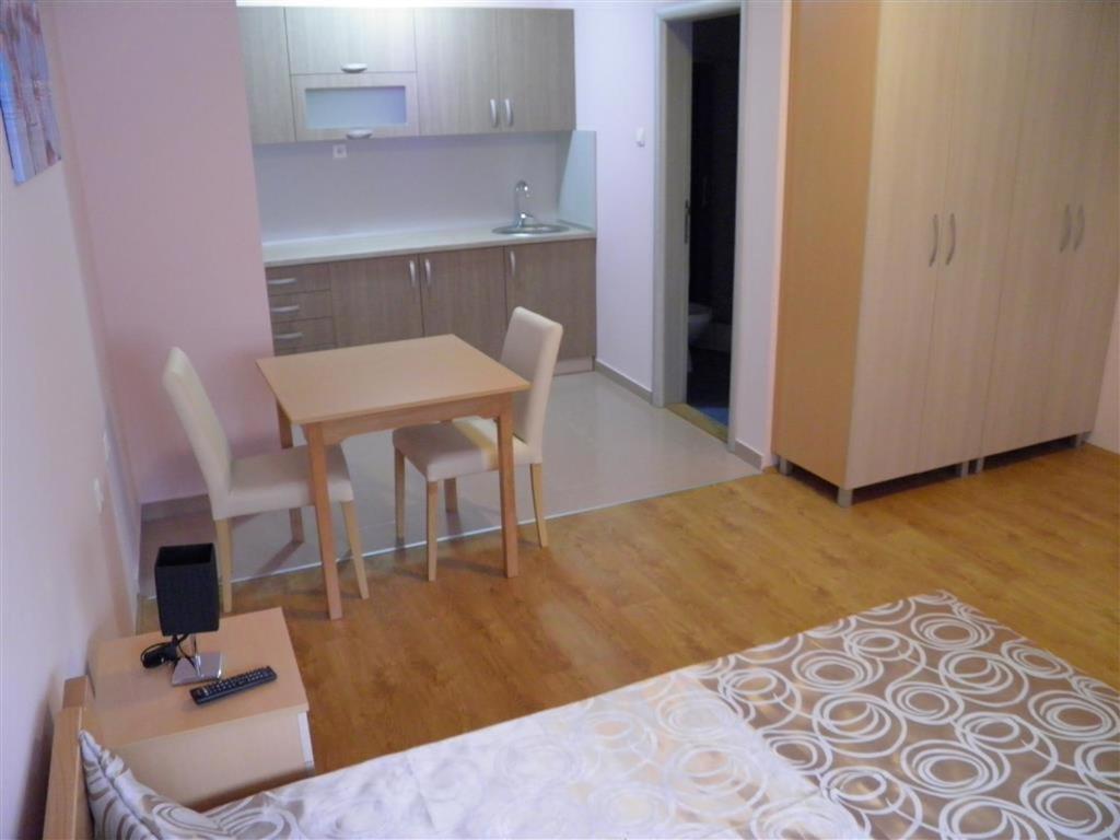 B&B Zmajevo Gnezdo 021 Sremska Kamenica Buitenkant foto