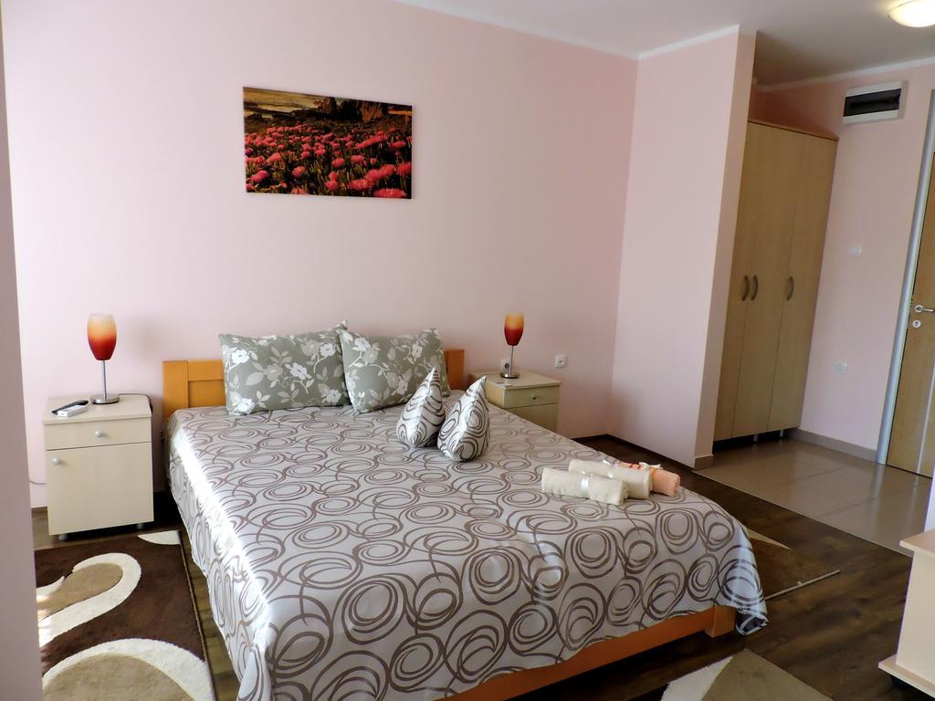 B&B Zmajevo Gnezdo 021 Sremska Kamenica Buitenkant foto