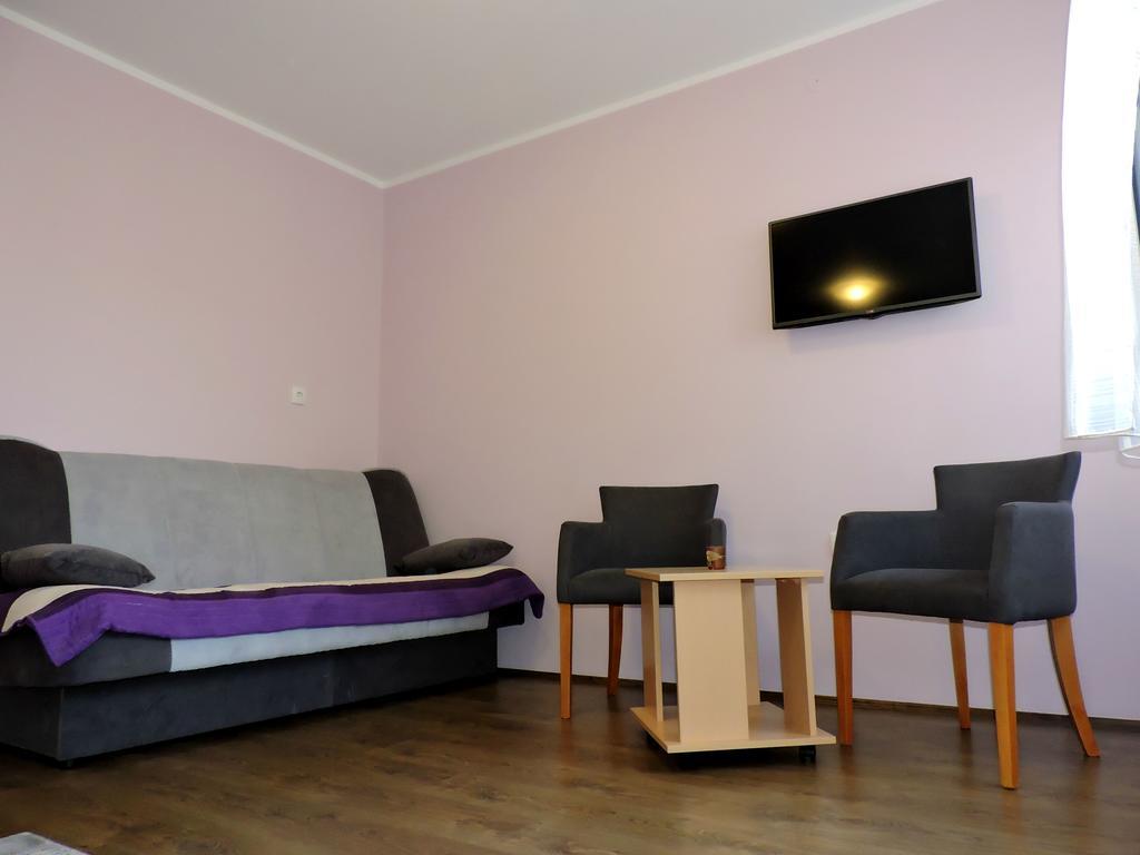 B&B Zmajevo Gnezdo 021 Sremska Kamenica Kamer foto
