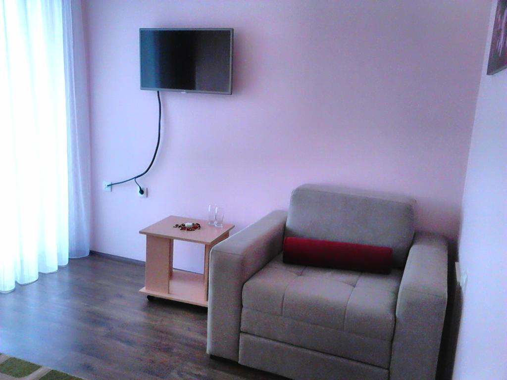 B&B Zmajevo Gnezdo 021 Sremska Kamenica Buitenkant foto