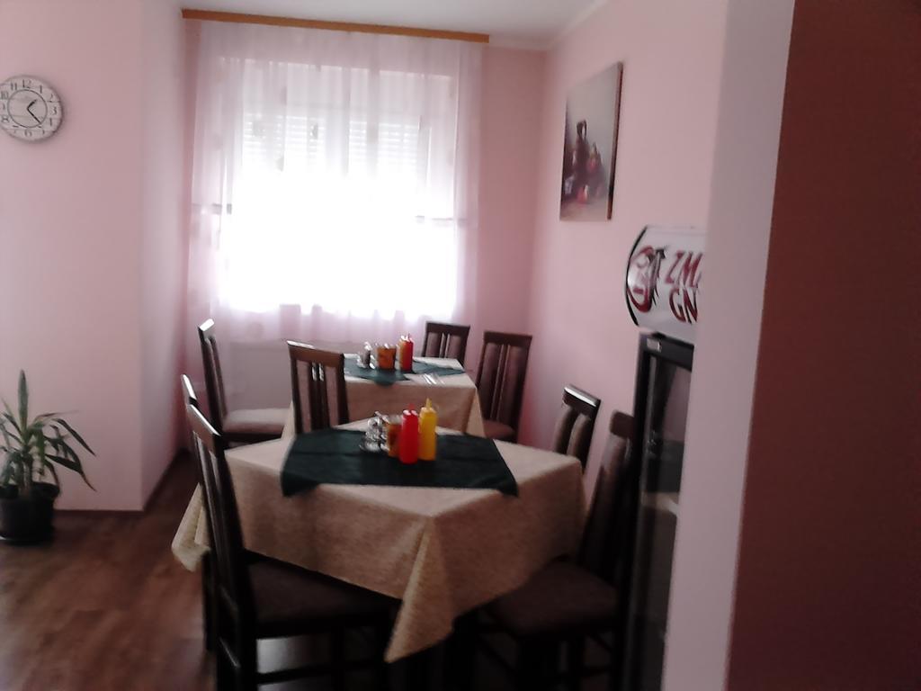 B&B Zmajevo Gnezdo 021 Sremska Kamenica Buitenkant foto