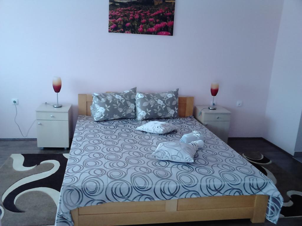 B&B Zmajevo Gnezdo 021 Sremska Kamenica Buitenkant foto